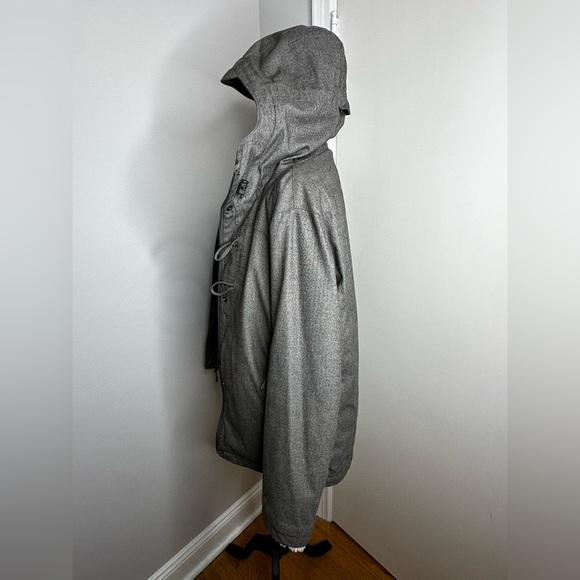 Cabela’s  Women’s Sherpa Lined Grey Hooded Parka. Full Zip. Horn Toggle. - Picture 5 of 14